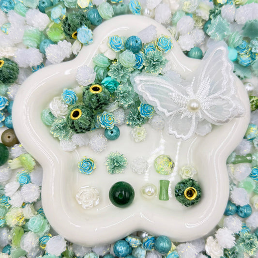 【Buy One Get One Equal Volumn For Free】Vintage Ivy - Nail & Beads Mix-glow(miki)- NailC