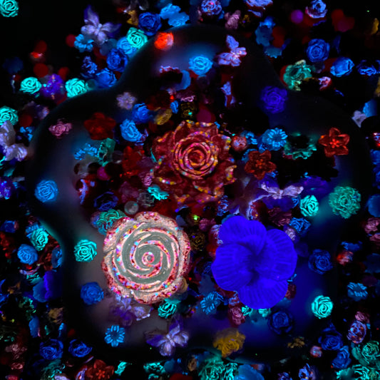 【30%OFF+Buy One Get One Equal Volumn For Free】Dangerous Love Nail Charm + Rose Mix-glow-FC1