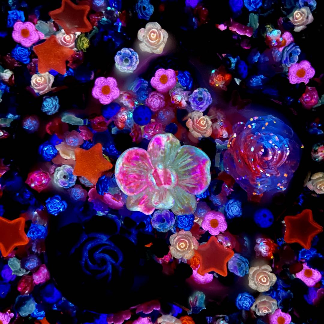 Galaxy Kisses Nail Charm+Rose Mix-glow-FC3022