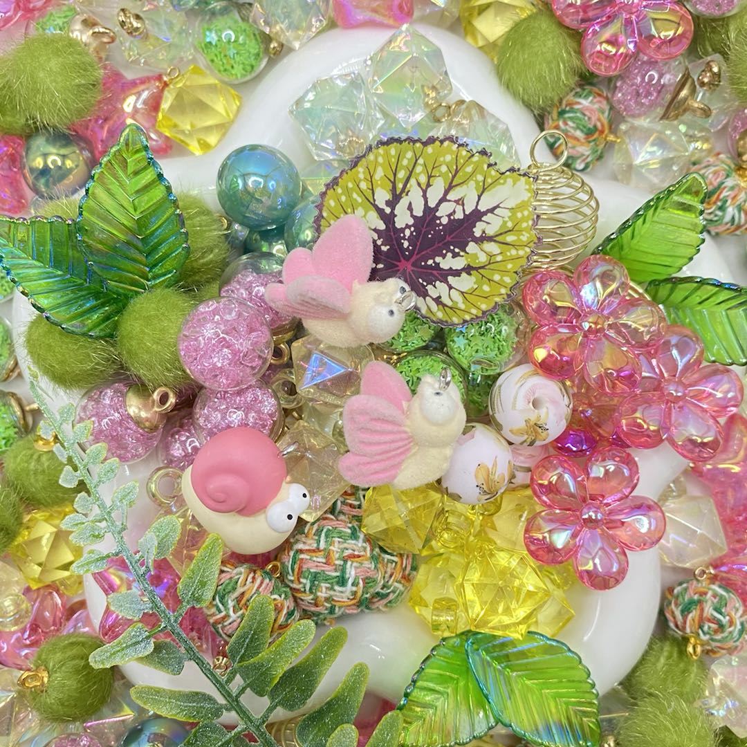 16mm Car Hanger/Ornament Making Beads Mix – 16mm Beads with Hooks, Acrylic/Resin/Glass Beads