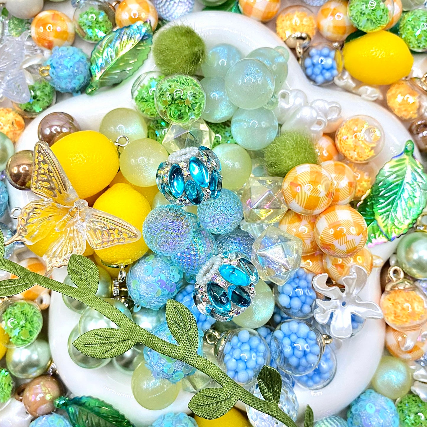 16mm Car Hanger/Ornament Making Beads Mix – 16mm Beads with Hooks, Acrylic/Resin/Glass Beads