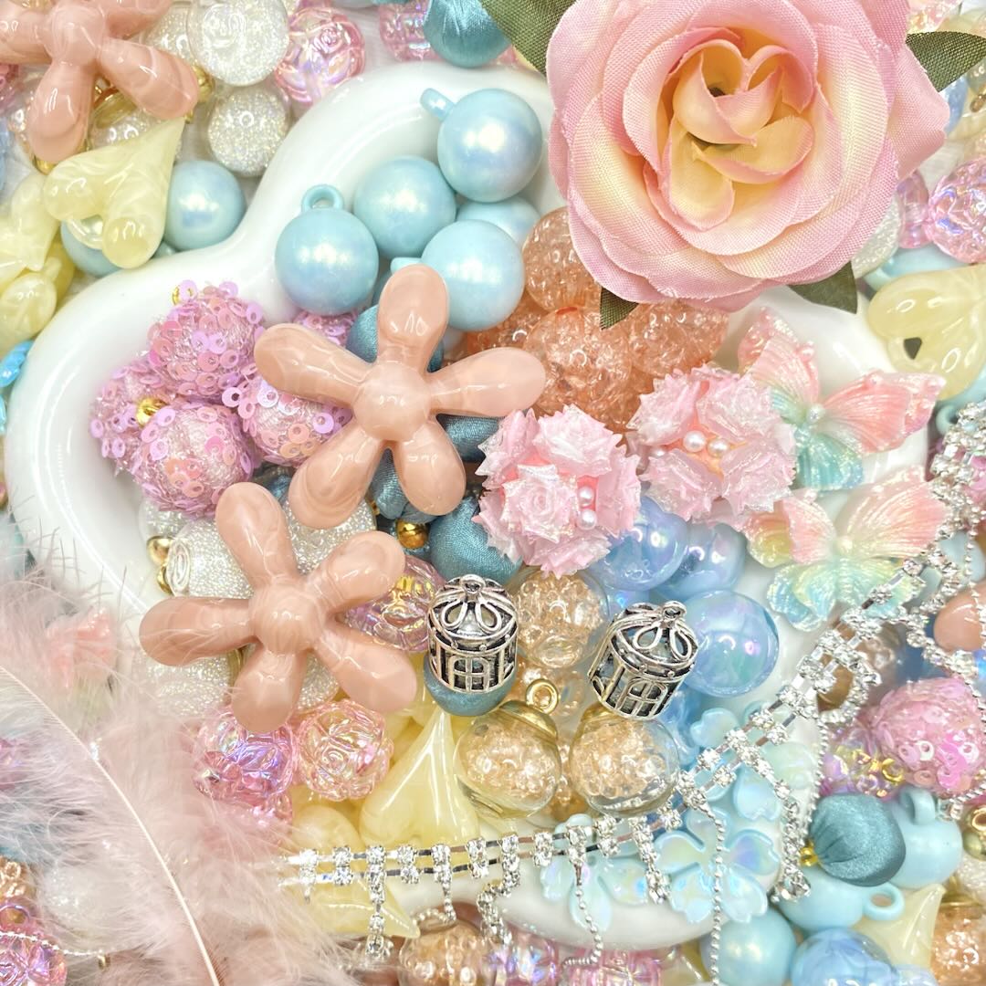 16mm Car Hanger/Ornament Making Beads Mix – 16mm Beads with Hooks, Acrylic/Resin/Glass Beads