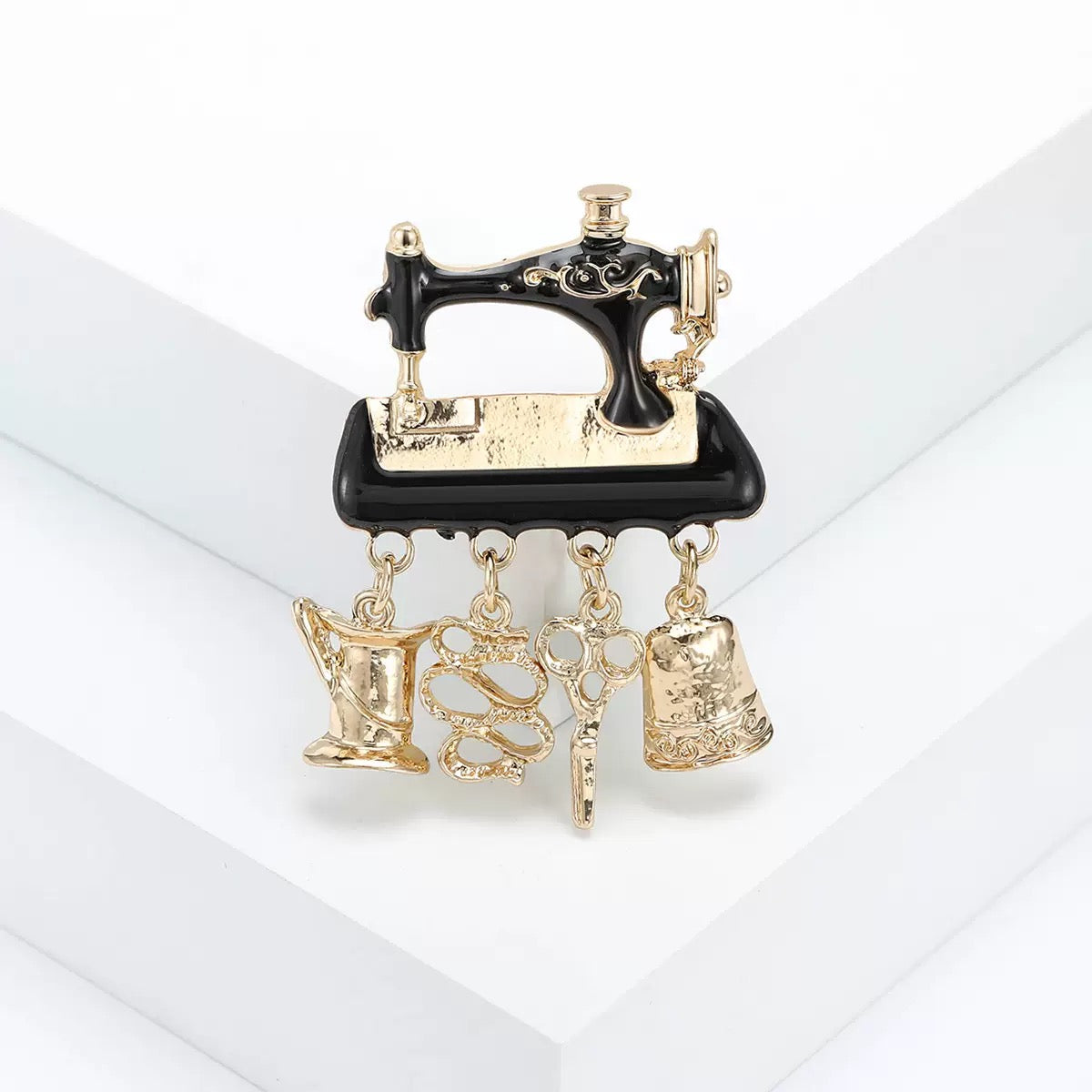 【Buy One Get One Equal Volume For Free】Black & Gold Beads Mix For Keychains(Miki)-BD