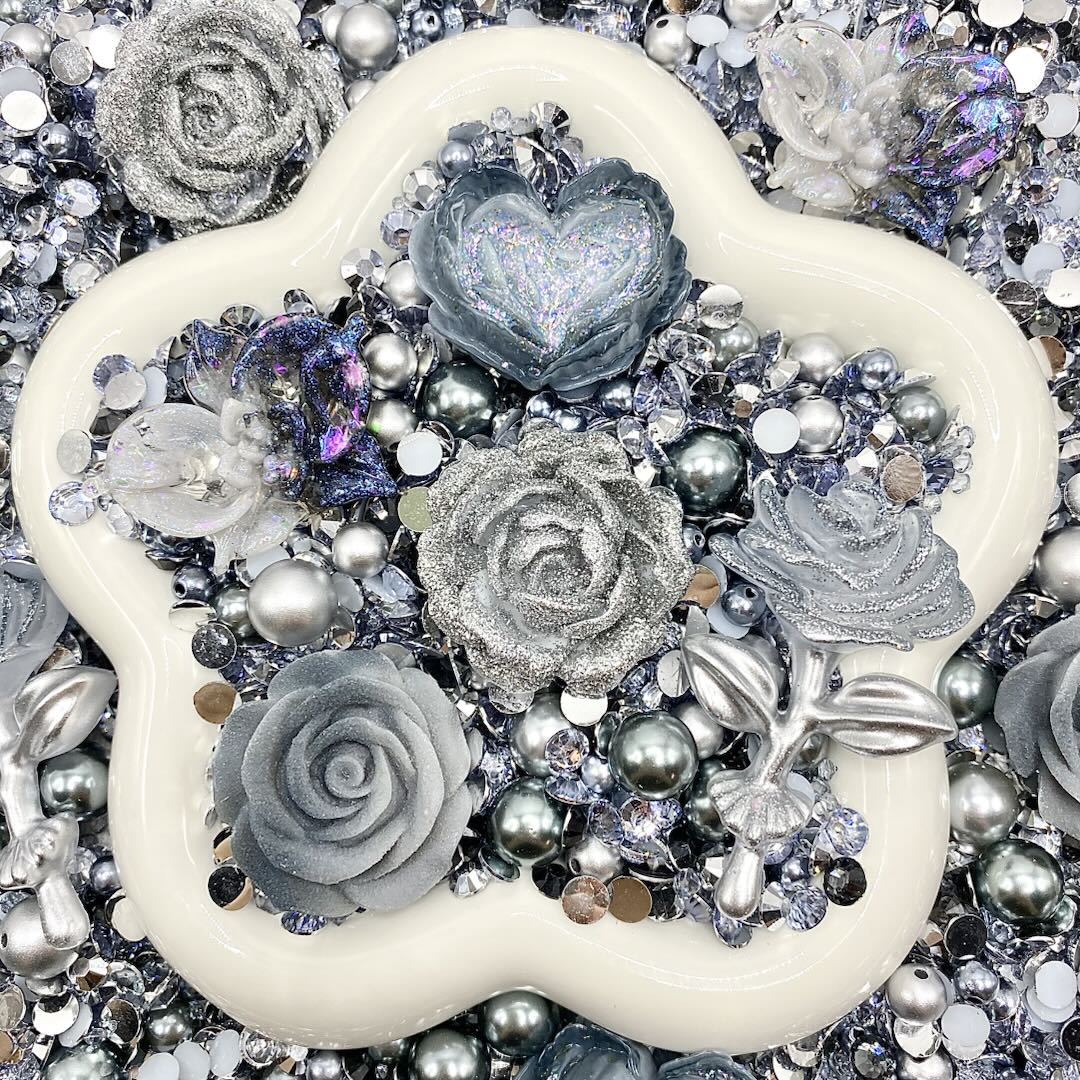 【Buy One Get Equal Volume for Free】Silver & Gray Rose Mix-glow(Miki)- FC1