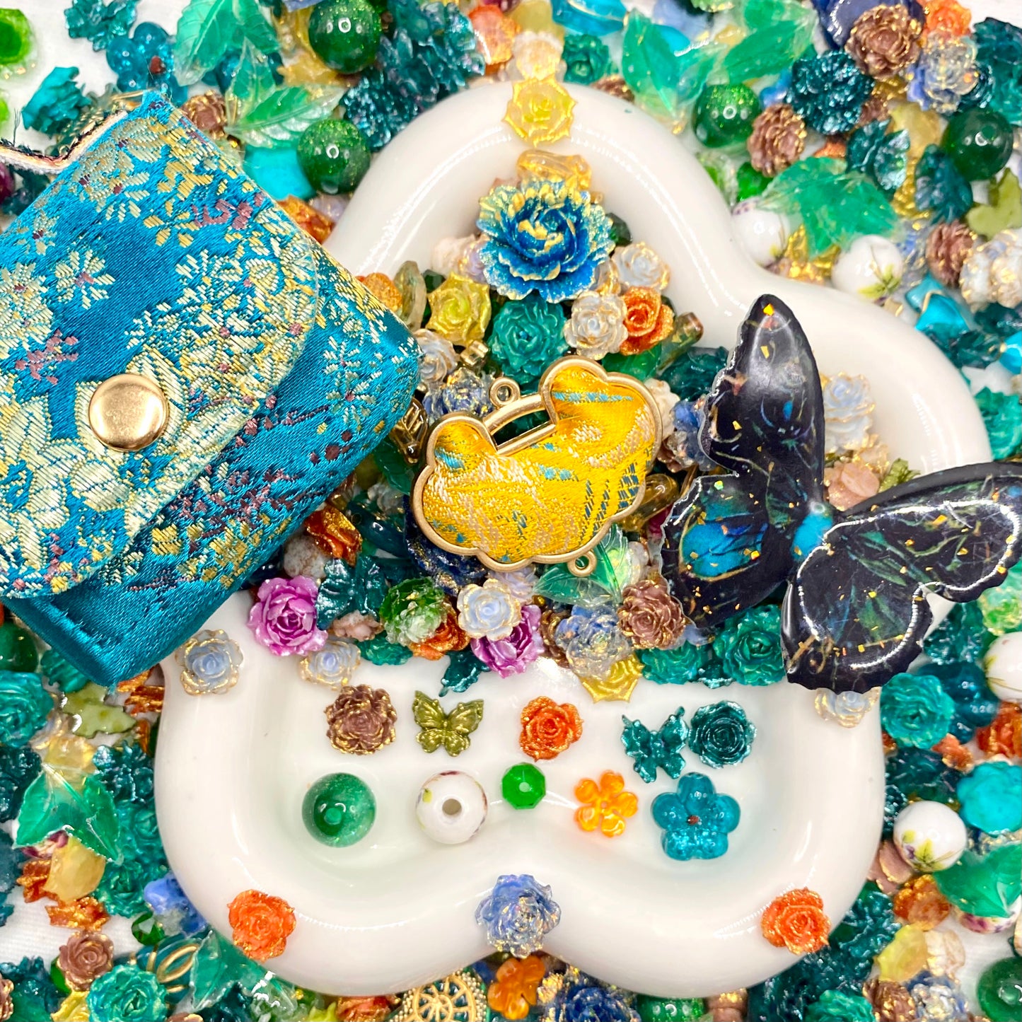 【Buy One Get One Equal Volume For Free】Brocade Nail & Beads Mix-glow(miki)- NailC