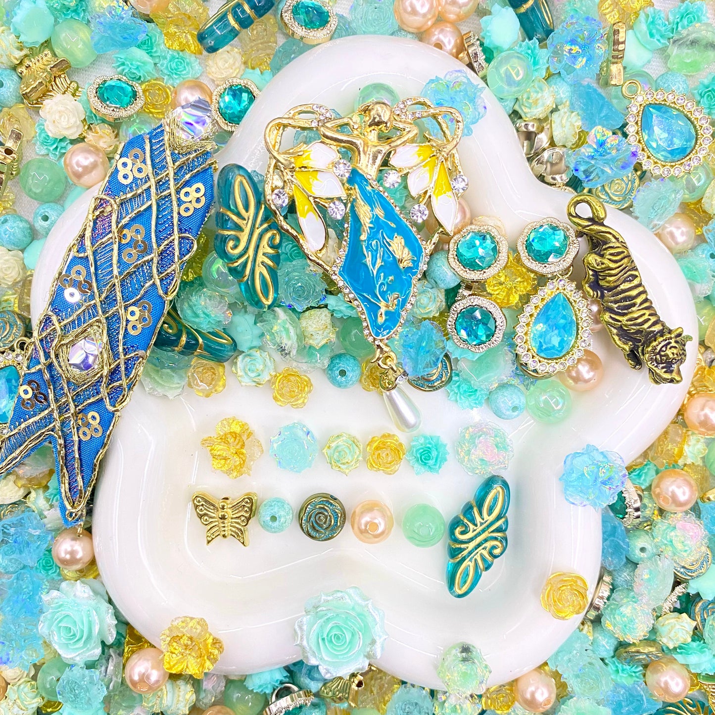 【Buy One Get One Equal Volume For Free】Princess Nail & Beads Mix-glow(miki)- NailC