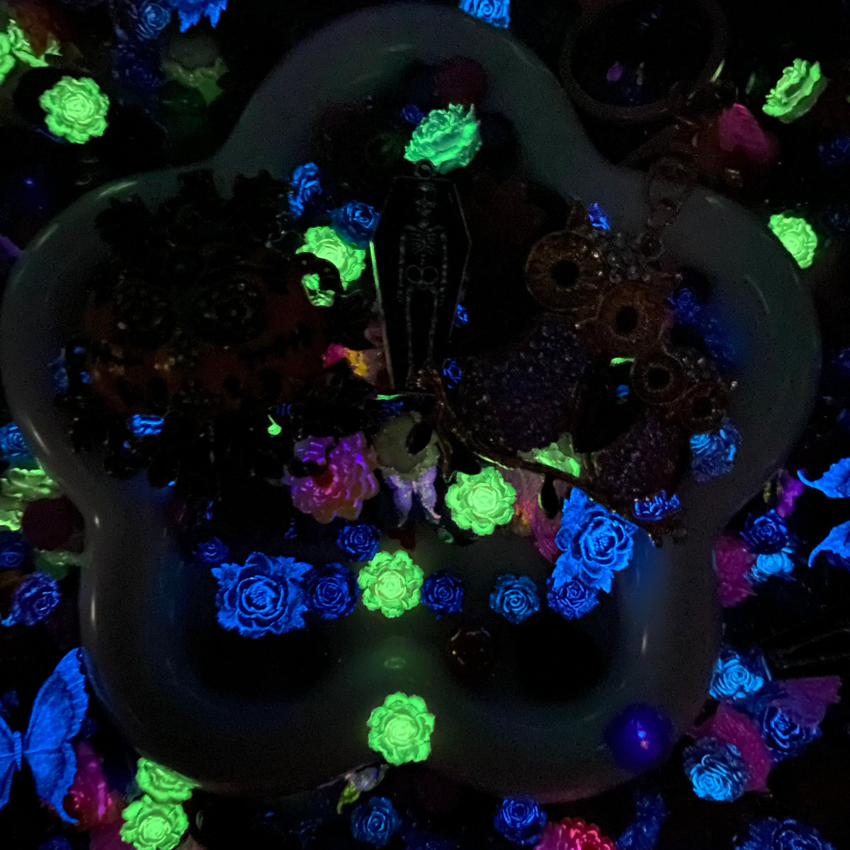 【Buy One Get One Equal Volume For Free】Spooktacular - Nail & Beads Mix-glow(miki)- NailC