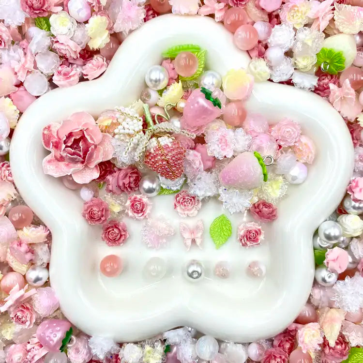 Strawberry Shortcake -Nail & Beads Mix-glow(miki)- NailC