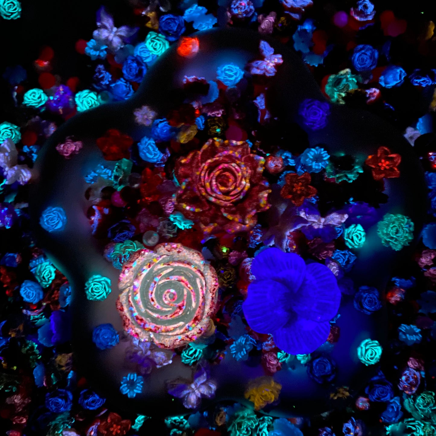 Dangerous Love  Nail Charm + Rose Mix-glow-FC1